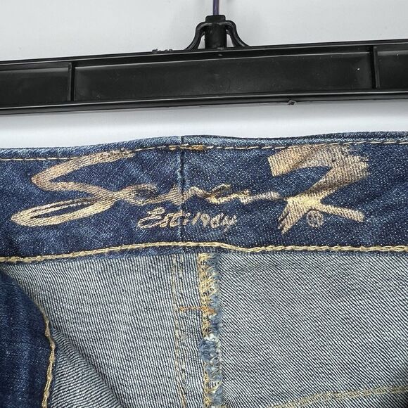 7 For All Mankind Luxe Women’s Distressed Dark Mid Rise Raw Edge Capri Size 16 - Picture 3 of 8